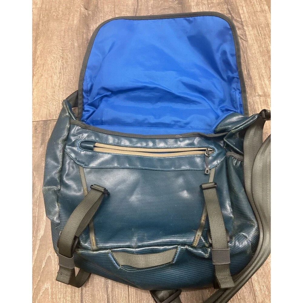 Patagonia Black Hole Mini Messenger Bag Blue 49320 FLAWS
